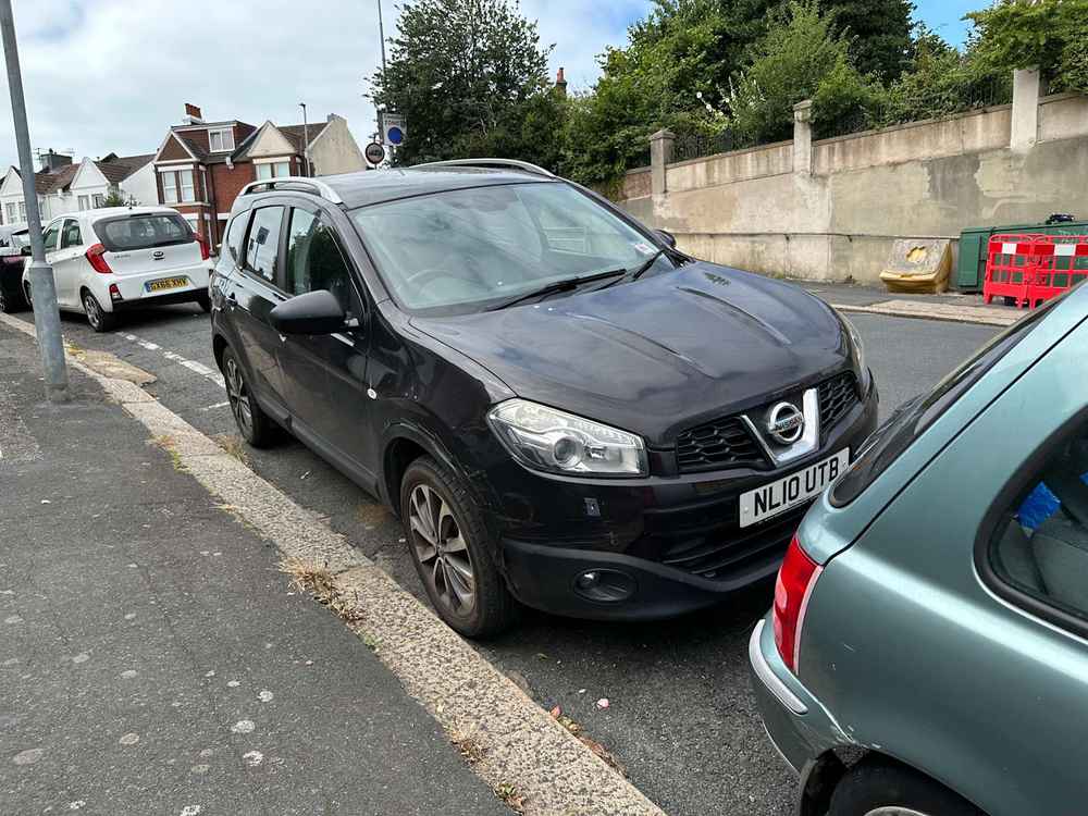 Photograph of NL10 UTB - a Black Nissan Qashqai parked in Hollingdean by a non-resident. 