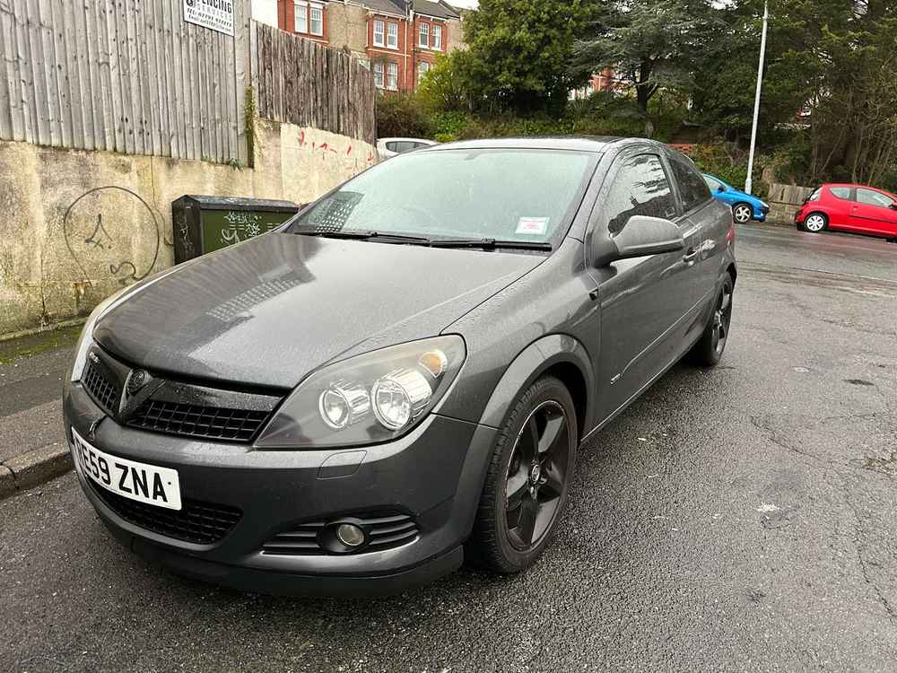 Photograph of RE59 ZNA - a Grey Vauxhall Astra parked in Hollingdean by a non-resident. The third of twenty-four photographs supplied by the residents of Hollingdean.