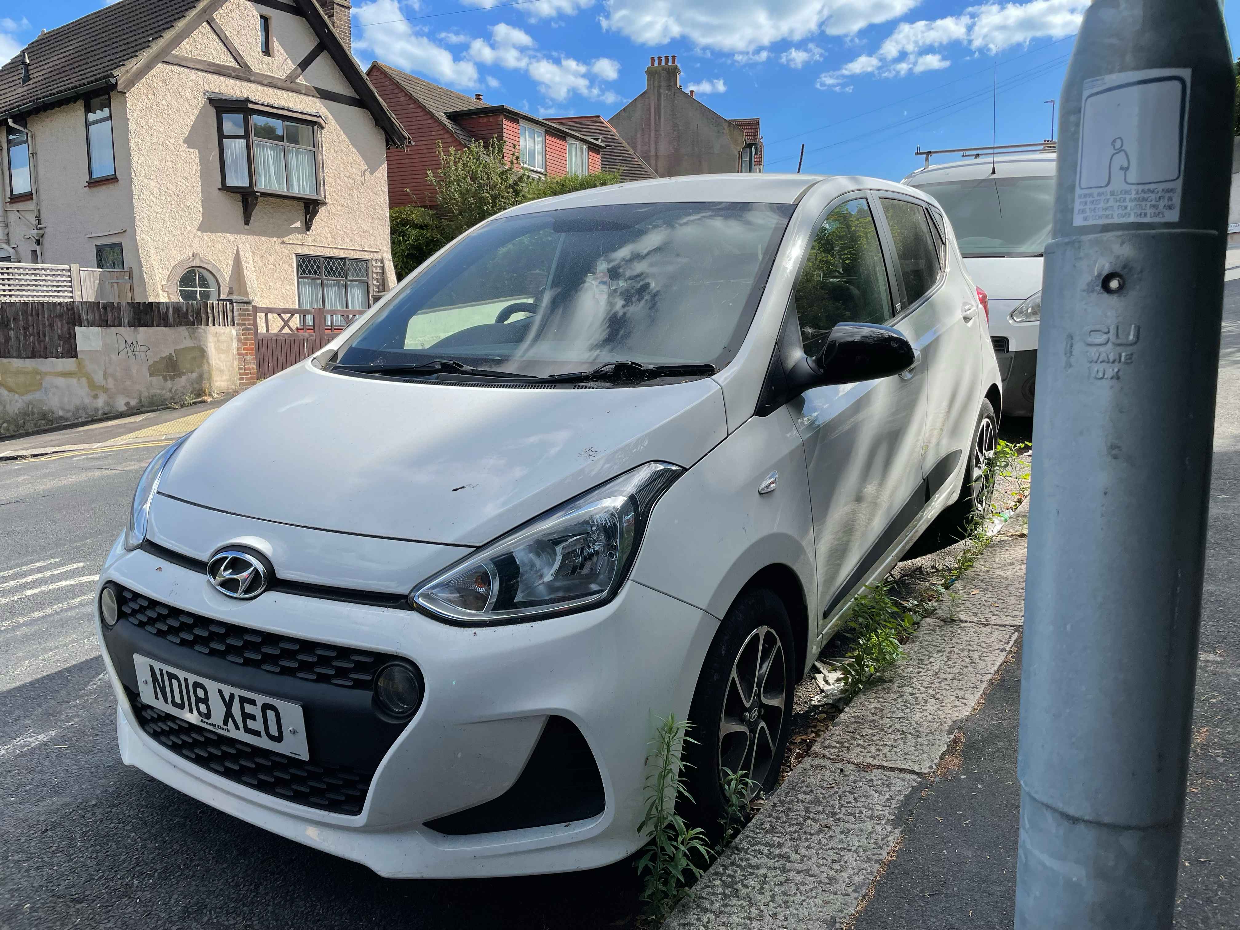 Photograph of ND18 XEO - a White Hyundai I10 parked in Hollingdean by a non-resident. 