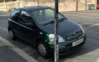 LC04 ELW, a Green Toyota Yaris parked in Hollingdean