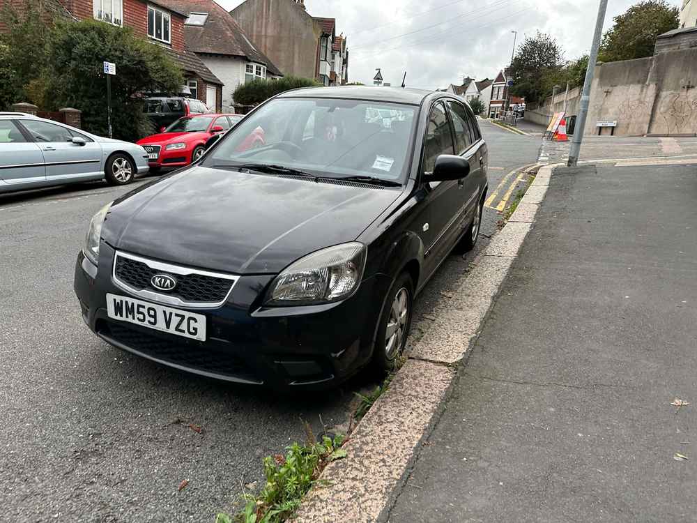 Photograph of WM59 VZG - a Black Kia Rio parked in Hollingdean by a non-resident. The third of nine photographs supplied by the residents of Hollingdean.