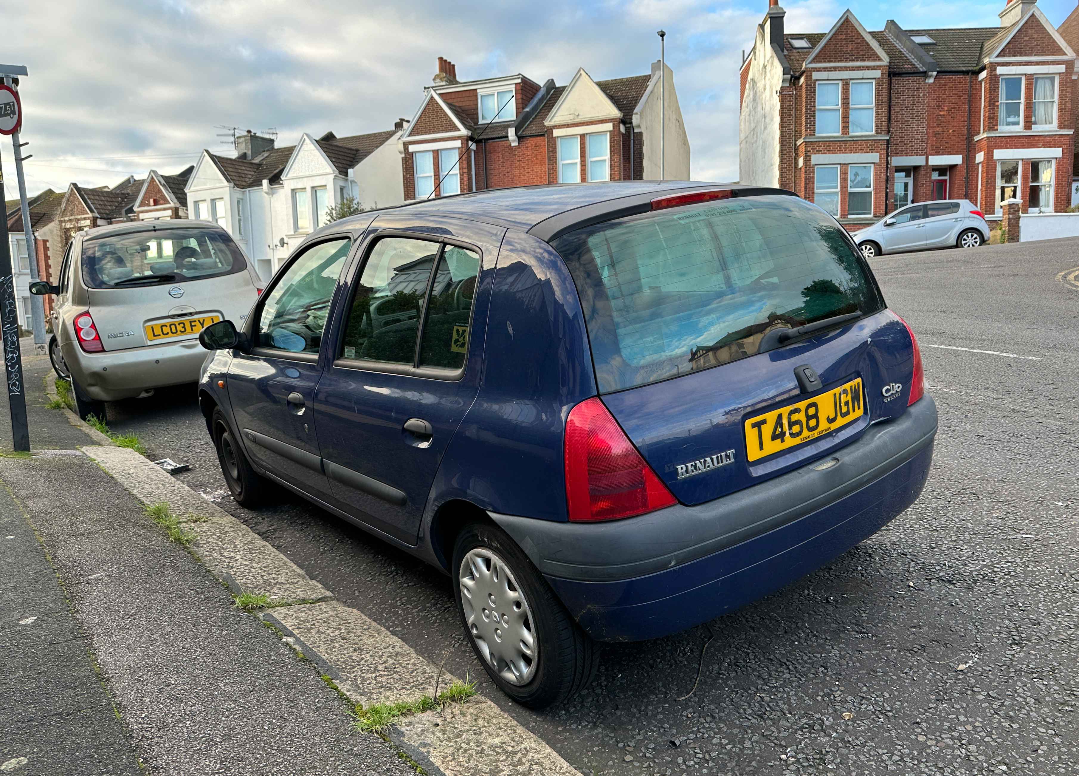 Photograph of T468 JGW - a Blue Renault Clio parked in Hollingdean by a non-resident. The second of two photographs supplied by the residents of Hollingdean.