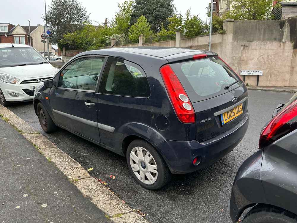 Photograph of LD06 PAS - a Blue Ford Fiesta parked in Hollingdean by a non-resident. 