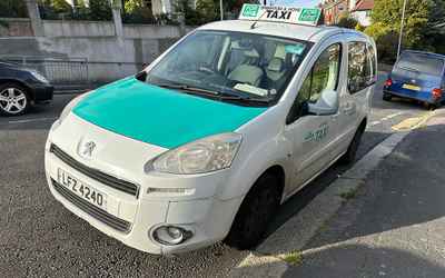 LFZ 4240, a White Peugeot Partner parked in Hollingdean