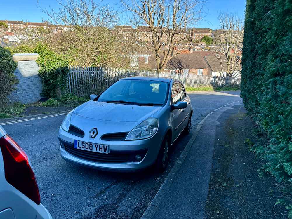 Photograph of LS08 YHW - a Silver Renault Clio parked in Hollingdean by a non-resident. 