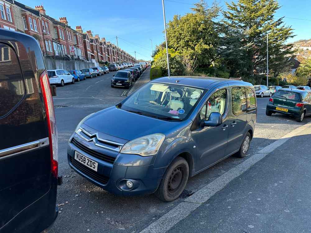 Photograph of VU58 ZDS - a Blue Citroen Berlingo parked in Hollingdean by a non-resident. 