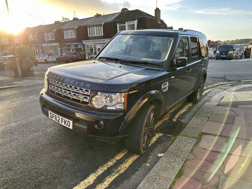 Photograph of GF62 FKO - a Black Land Rover Discovery parked in Hollingdean by a non-resident. 