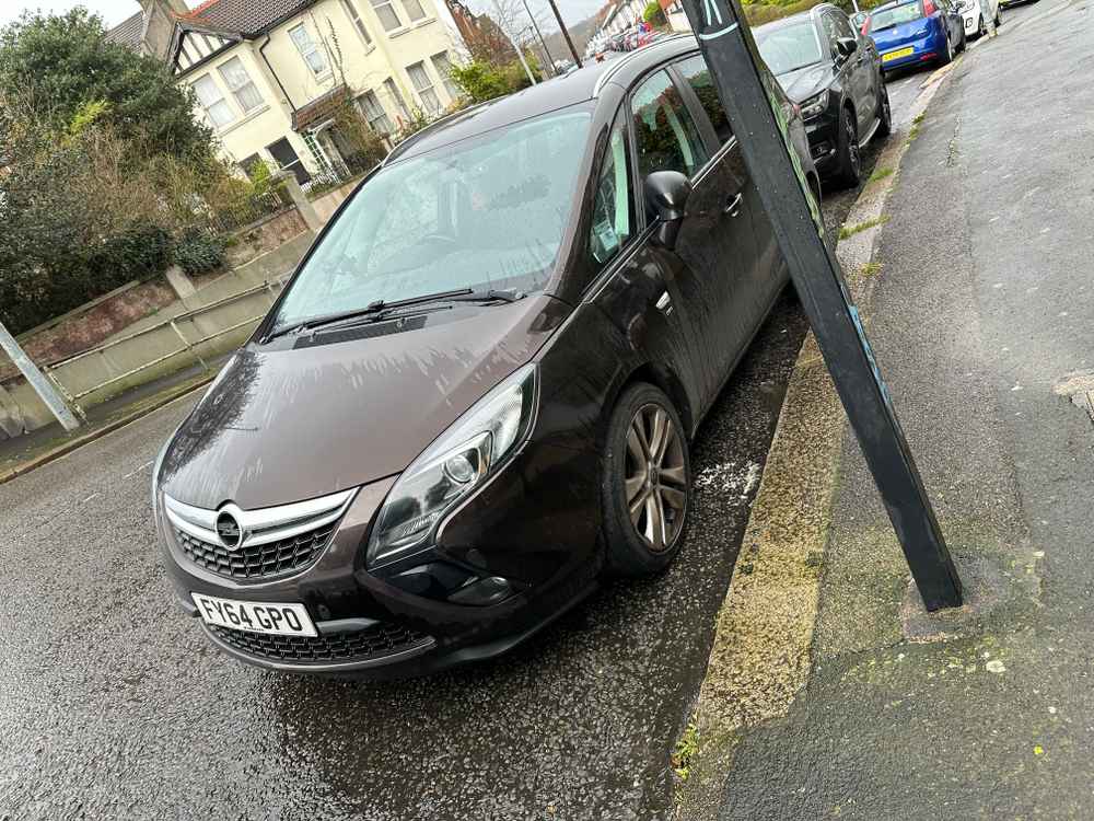 Photograph of FY64 GPO - a Brown Vauxhall Zafira parked in Hollingdean by a non-resident, and potentially abandoned. The second of two photographs supplied by the residents of Hollingdean.