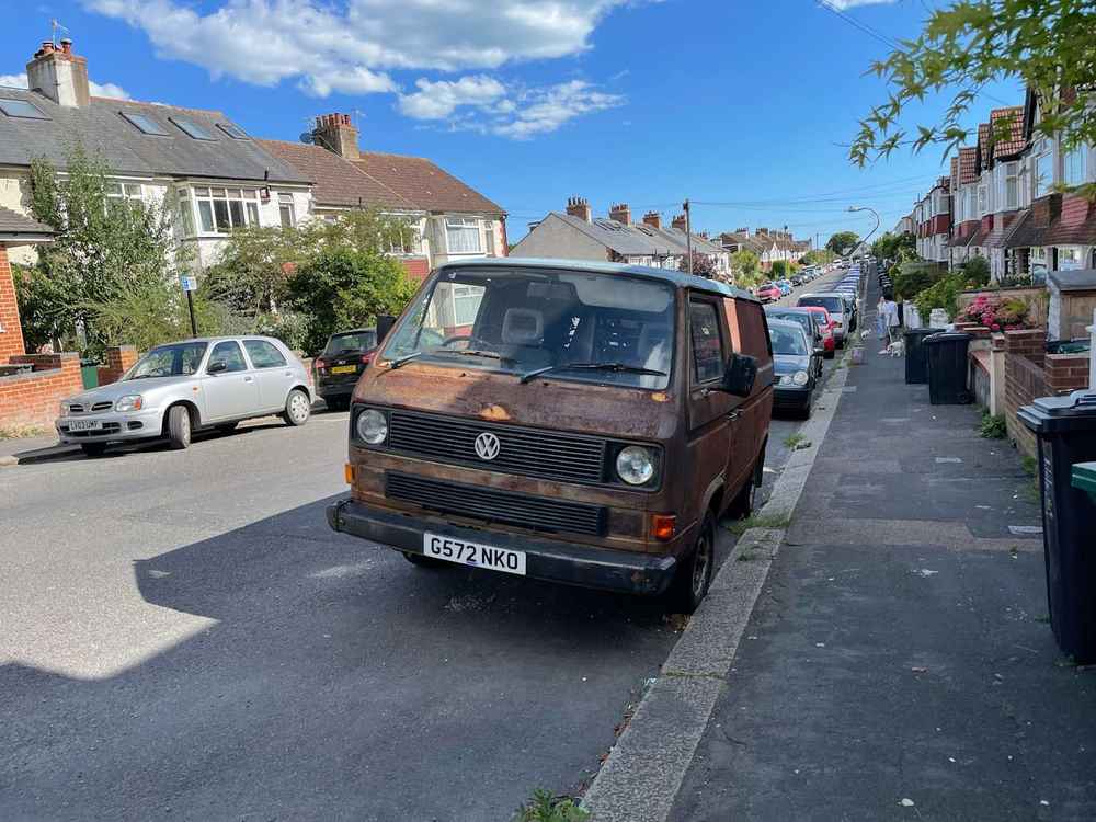 Photograph of G572 NKO - a Rusty Volkswagen Transporter camper van parked in Hollingdean by a non-resident. The first of two photographs supplied by the residents of Hollingdean.